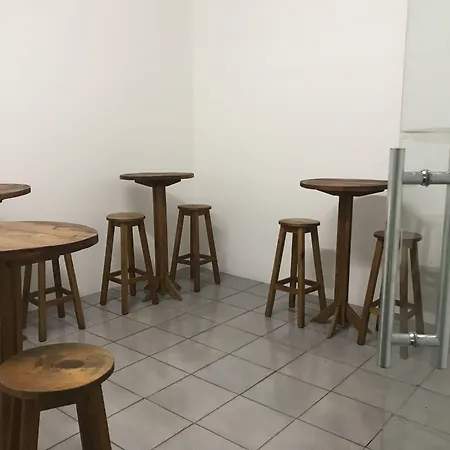 Wally'S House Hostel-3